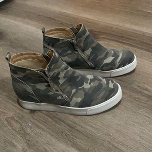 Soda camo sneaker booties